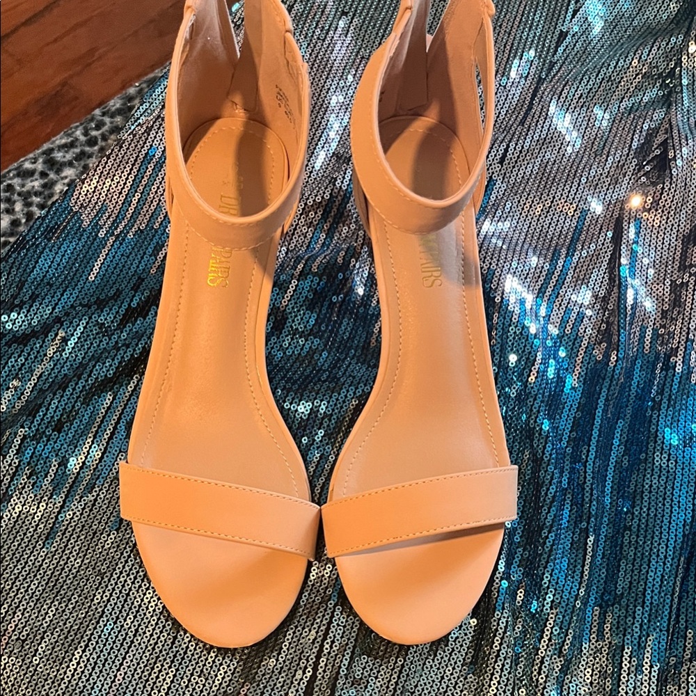 Dream Pairs Blush Heels